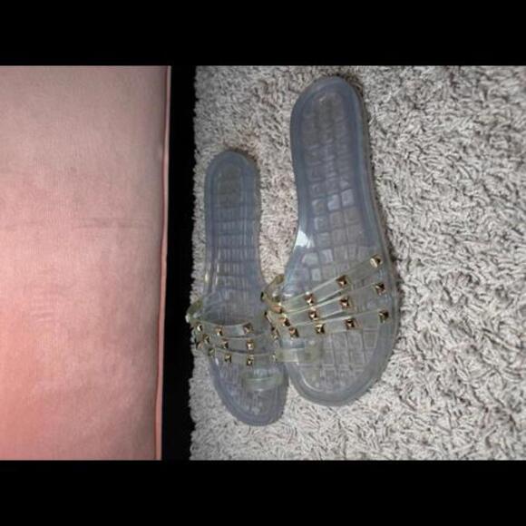 Vince Camuto - Clear Elishenta Jelly Slide Sandals - Picture 5 of 9